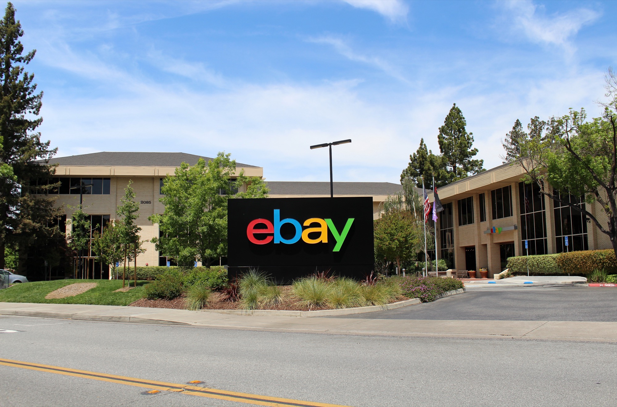 Кампус eBay на Гамільтон-авеню в Сан-Хосе, 2018 рік. Того року компанія мала рекордні 179 мільйонів активних покупців і відтоді жодного разу не наблизилася до цієї цифри. Фото: Wikimedia Commons