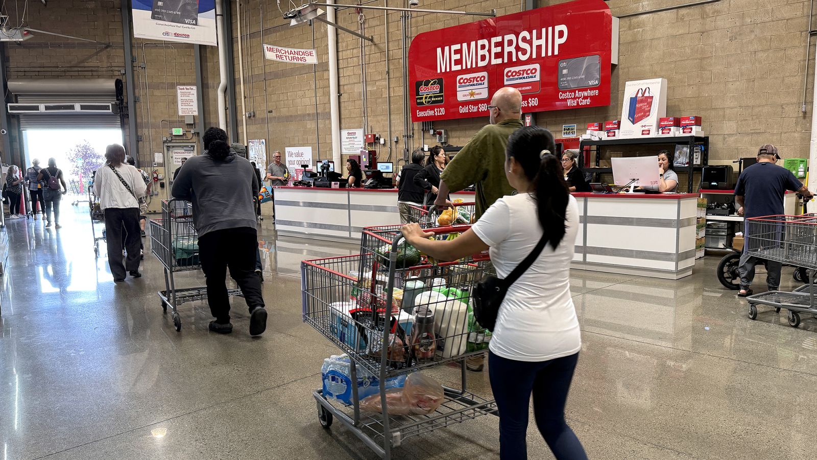 Стійка членства в Costco. Фото: CNN